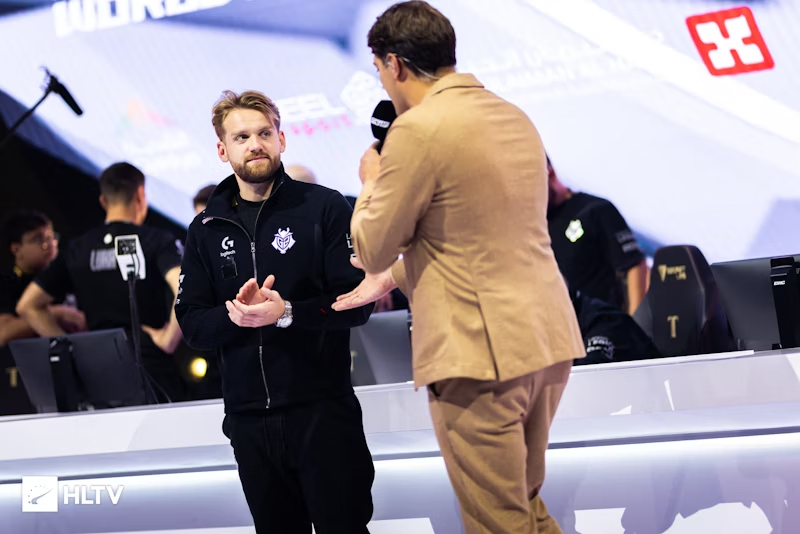 典礼当时拥 典礼当时拥